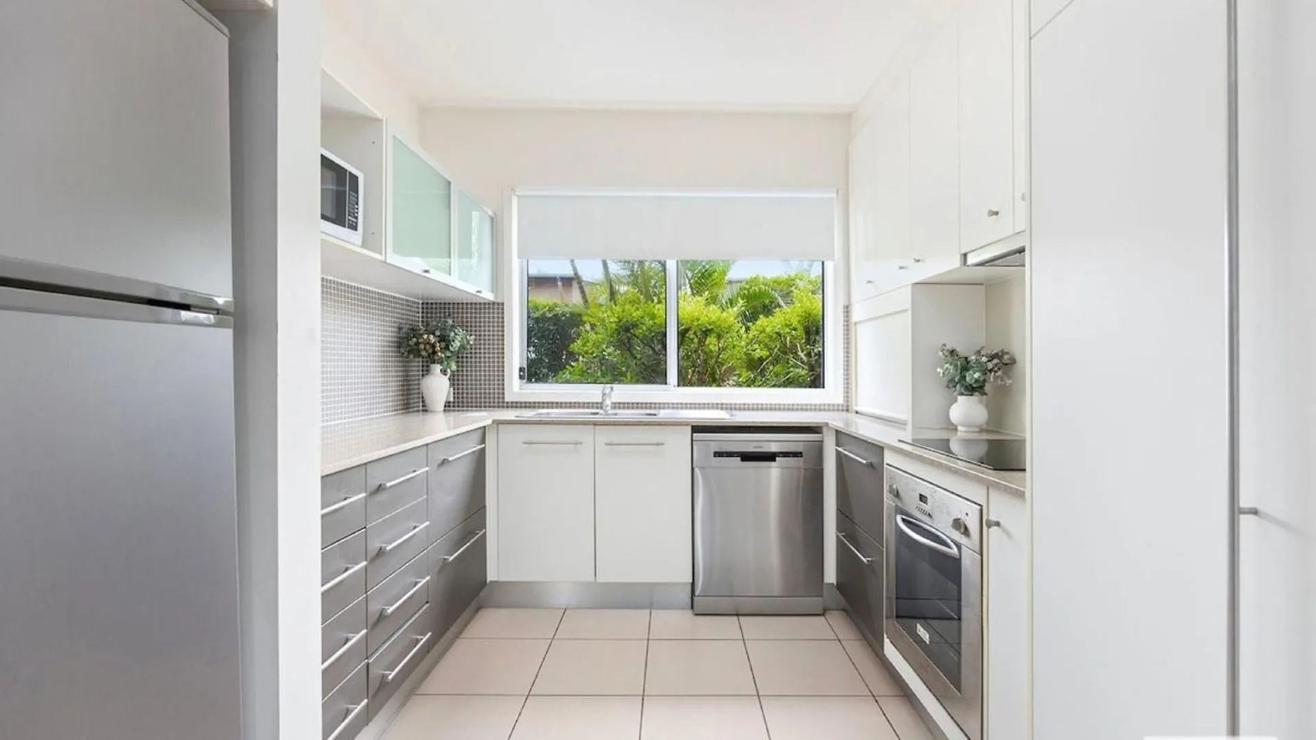 Quarterdecks Retreat Villa Urangan 0*,