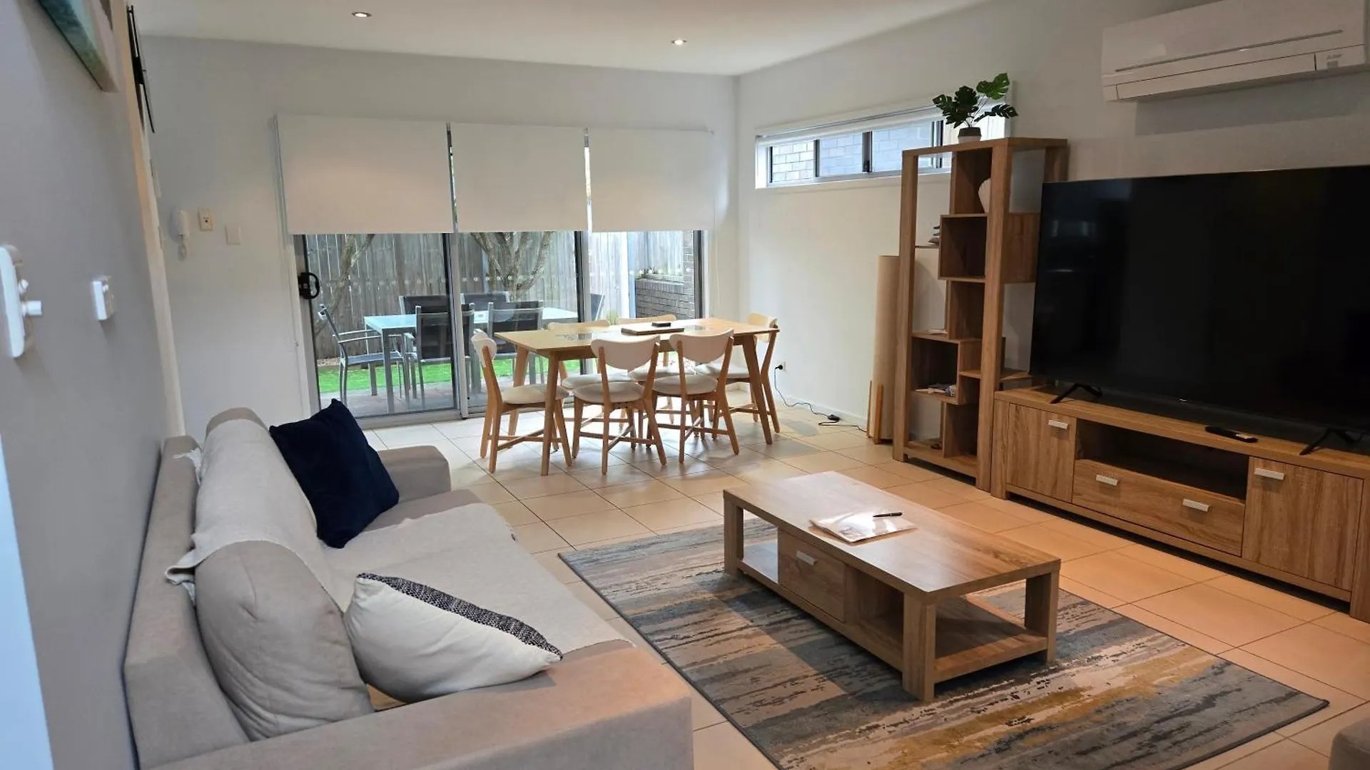 הוילה Urangan Quarterdecks Retreat