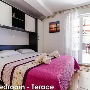 Relax - Big Terace & Grill Apartment Vrsar